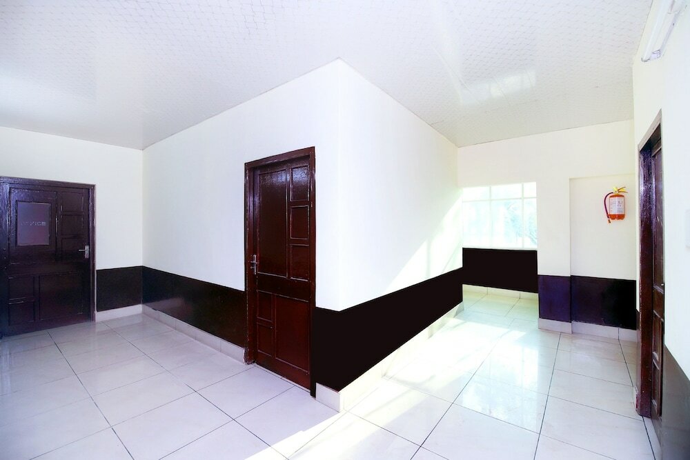 Фото Spot On 42785 Mr Shawarma Family Restaurant & Hotel