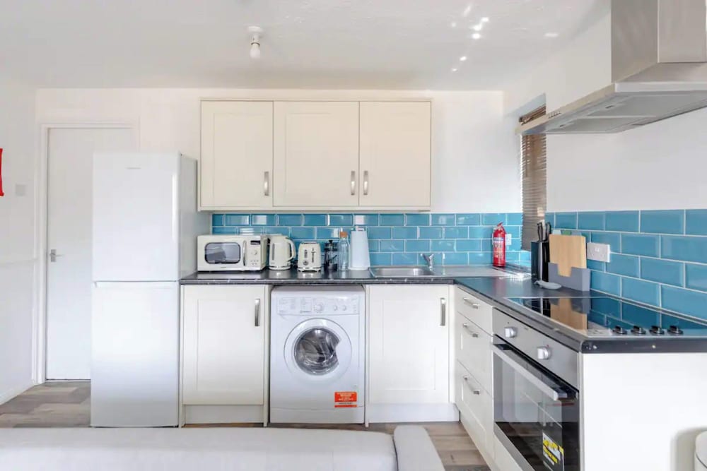 Фото Vibrant & Snug 2bd Flat - Beckton
