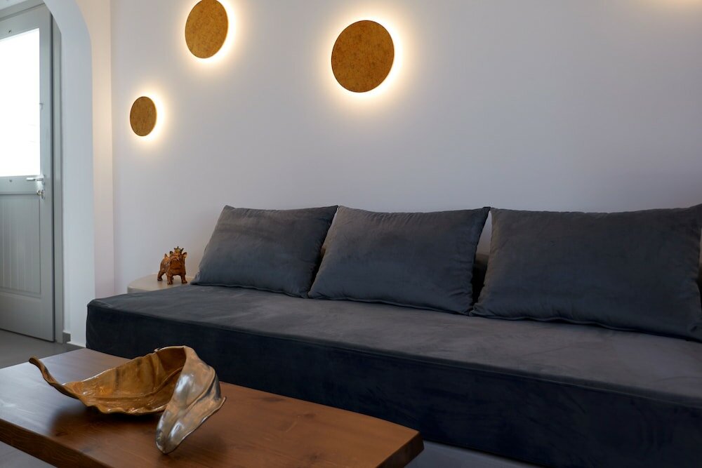 Фото Mountain and Sea Suites