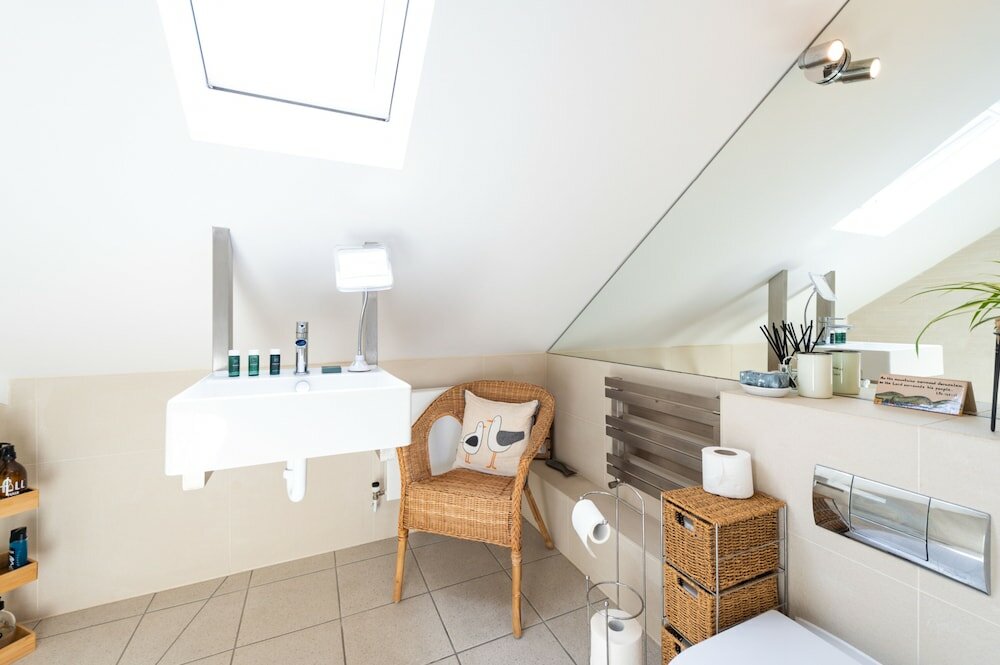 Фото Delightful Family Home With Garden in Balham by Underthedoormat