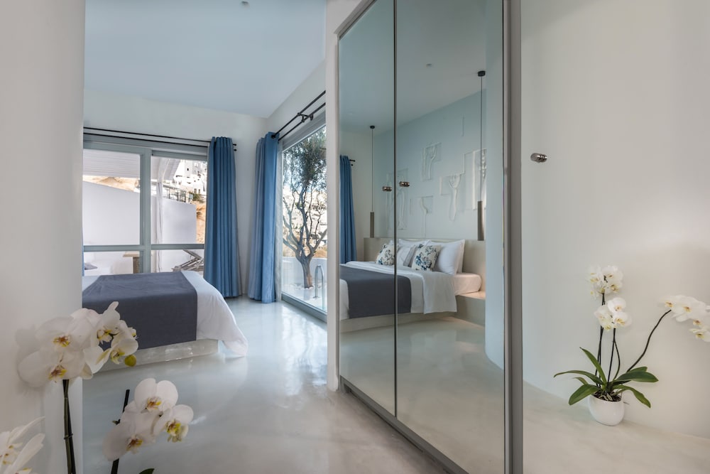 Фото Andronis Luxury Suites