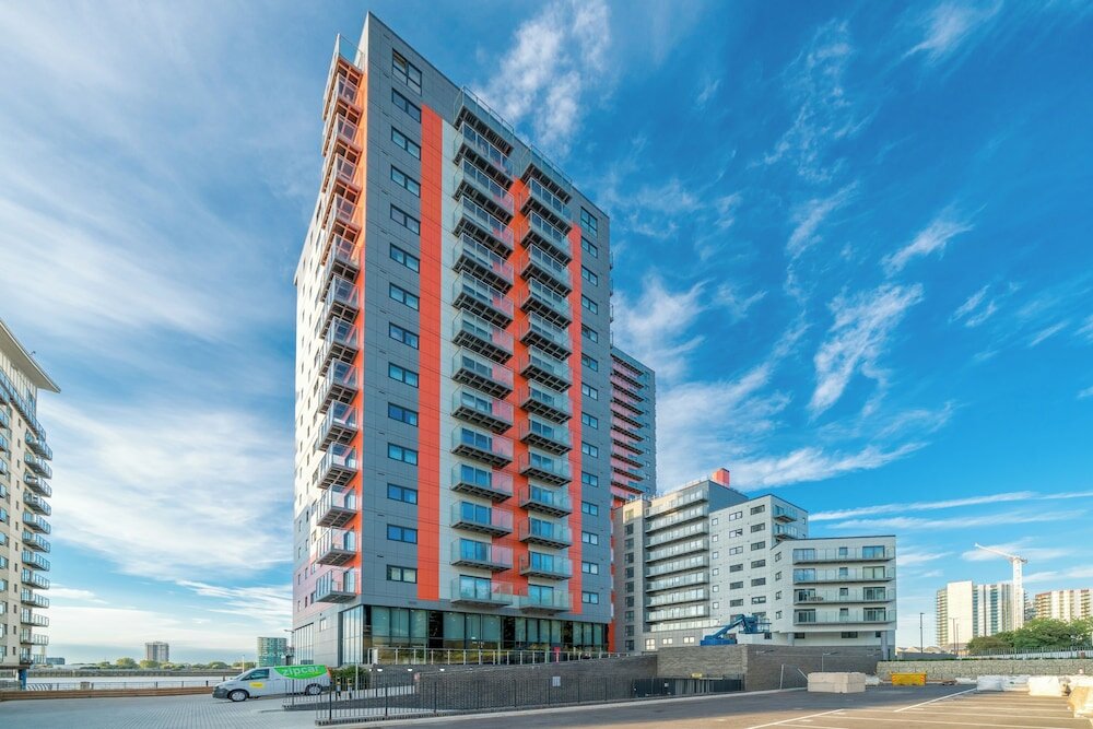 Фото Skyvillion - Woolwich 2-Bed Apartments