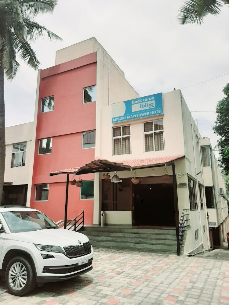 Фото Mysore Mayflower Hotel