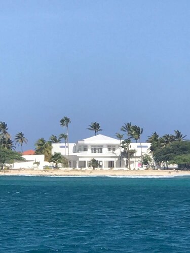 Гостиница Ocean Front 7-bedroom 7-bath Sunset Views Malmok! в Ноорде