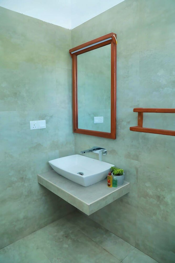 Фото Travellers Hotel Hikkaduwa