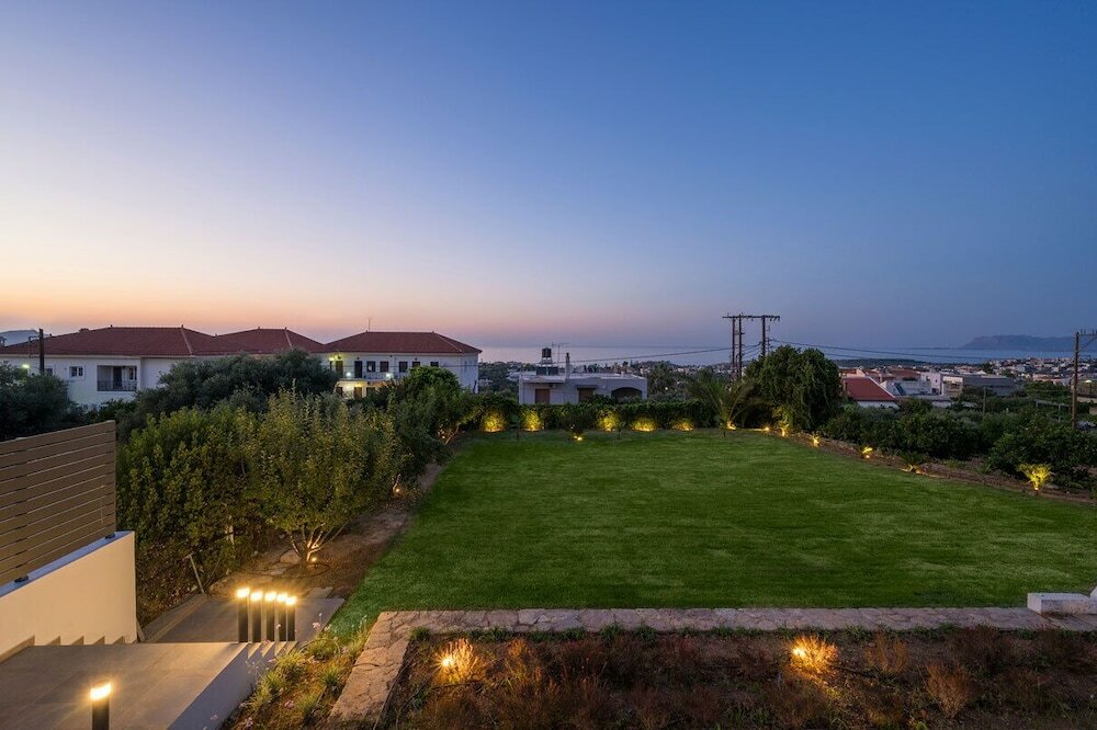 Фото Azatis Luxury Villa