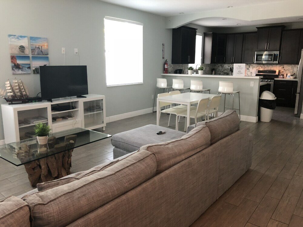 Фото 4 Bedroom Home by Ideal Experience Vr