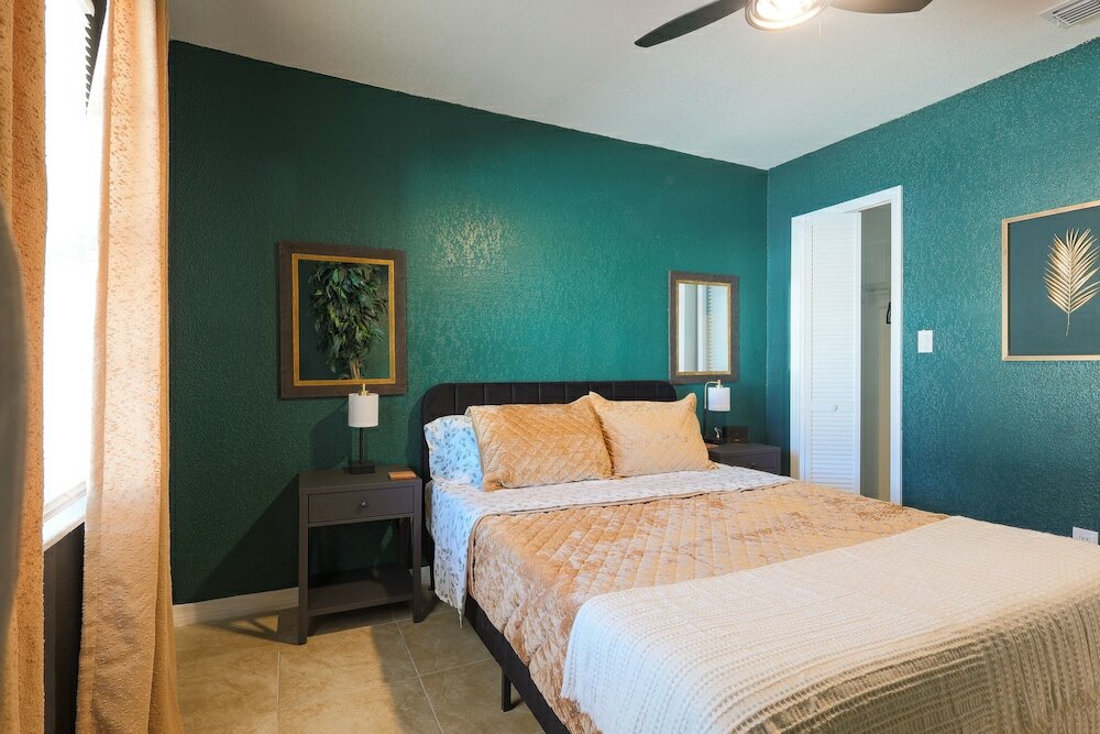 Фото Saint Joseph Suites Down Town Tampa