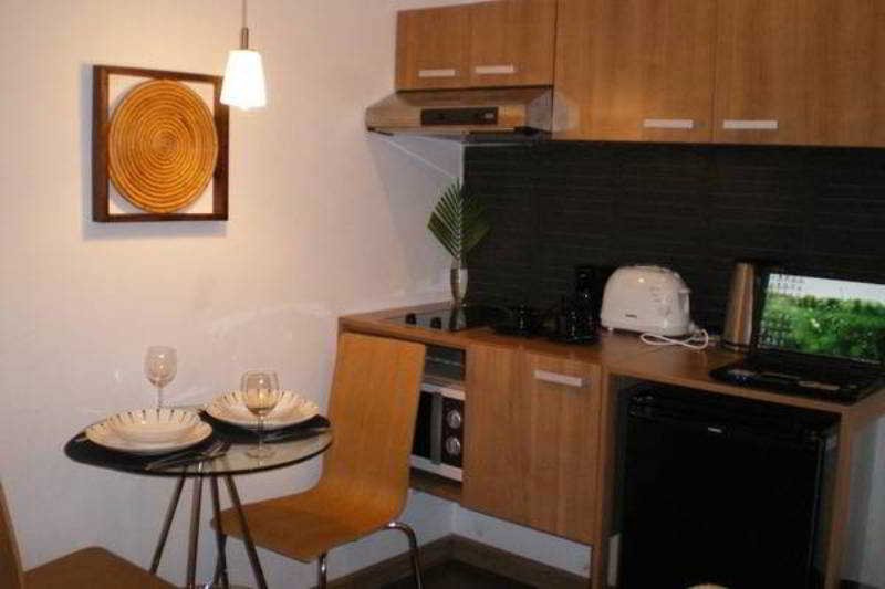 Фото 5ive Beach House Hotel