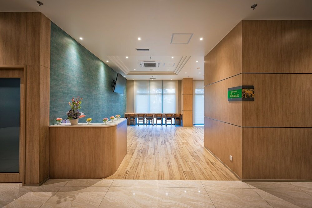 Фото Wishton Hotel Yangon