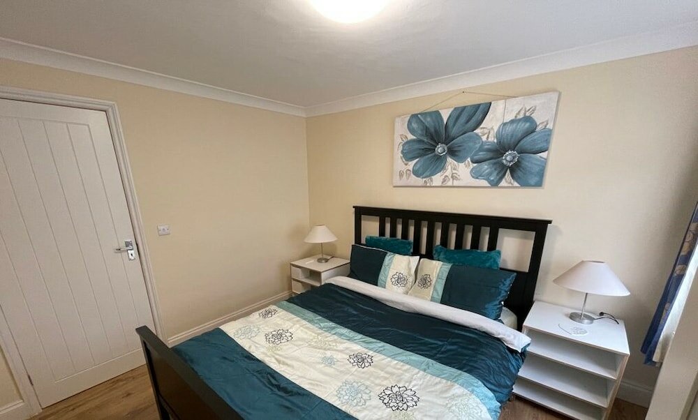 Фото Whole House Cottage with huge Garden