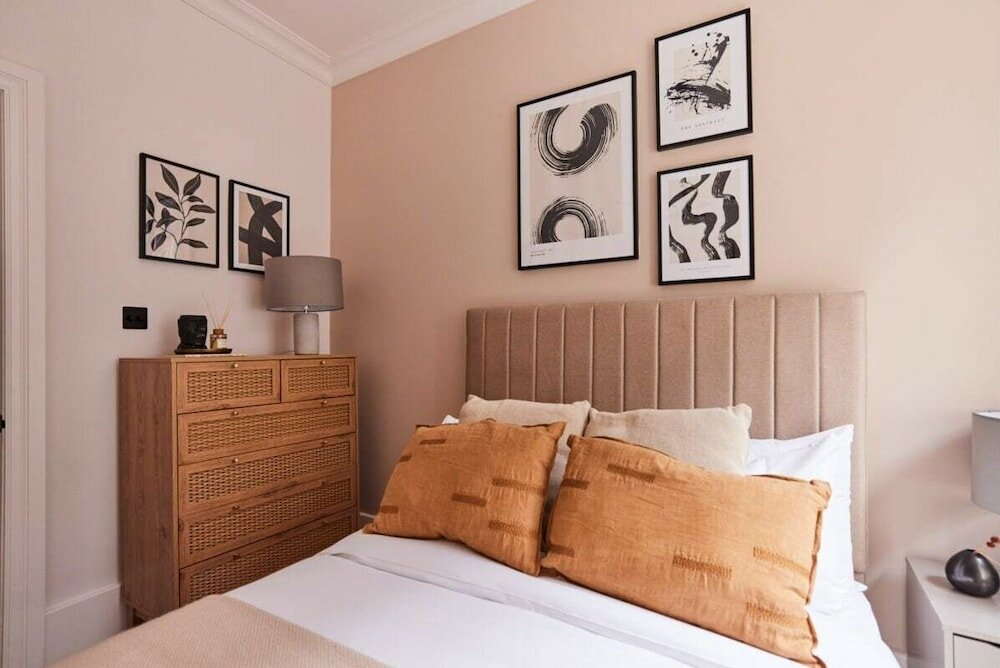 Фото The Elmfield Road Wonder - Dazzling 2bdr Flat