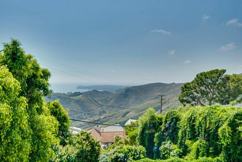 Гостиница Malibu Retreat w Balcony & Mountain Views