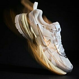 Nike sneaks up best sale