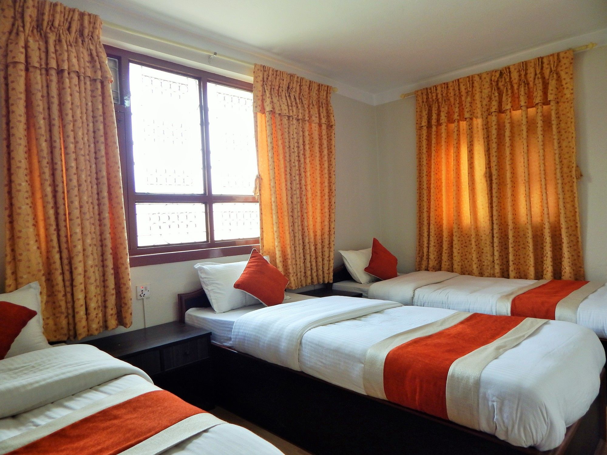 Фото отеля 2