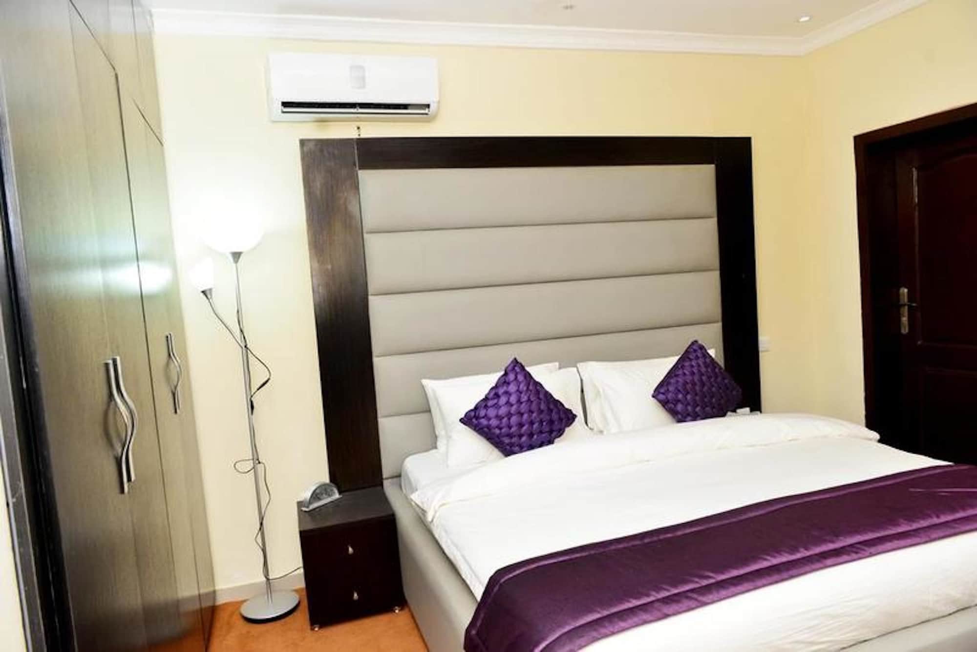 Фото CribVille Hotel & Suites