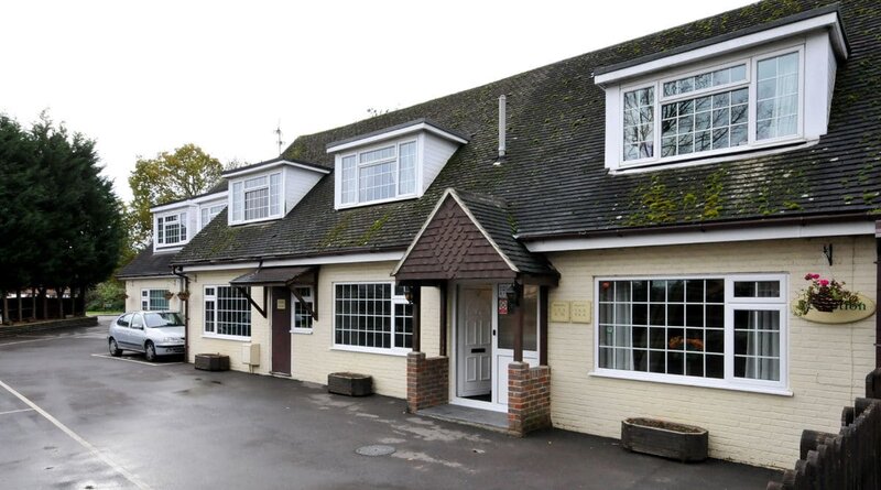 Гостиница Flexistay Ambers Gatwick Aparthotel в Хорли