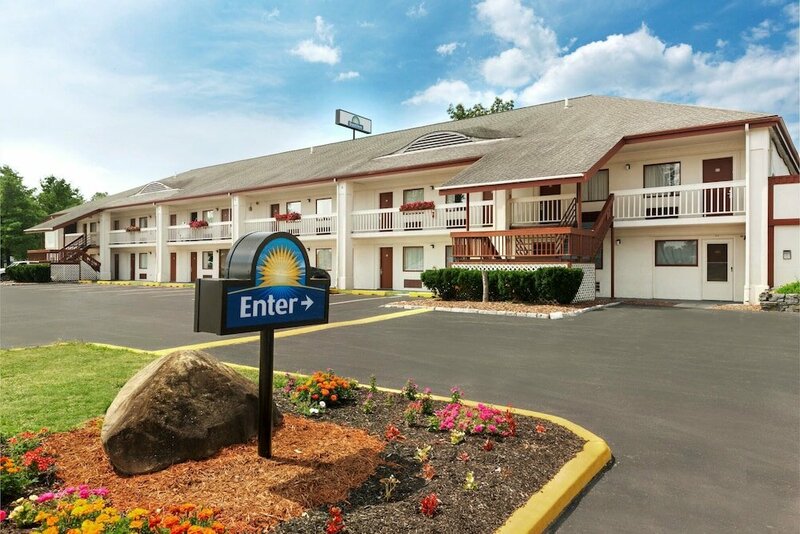 Гостиница Days Inn by Wyndham Queensbury/Lake George