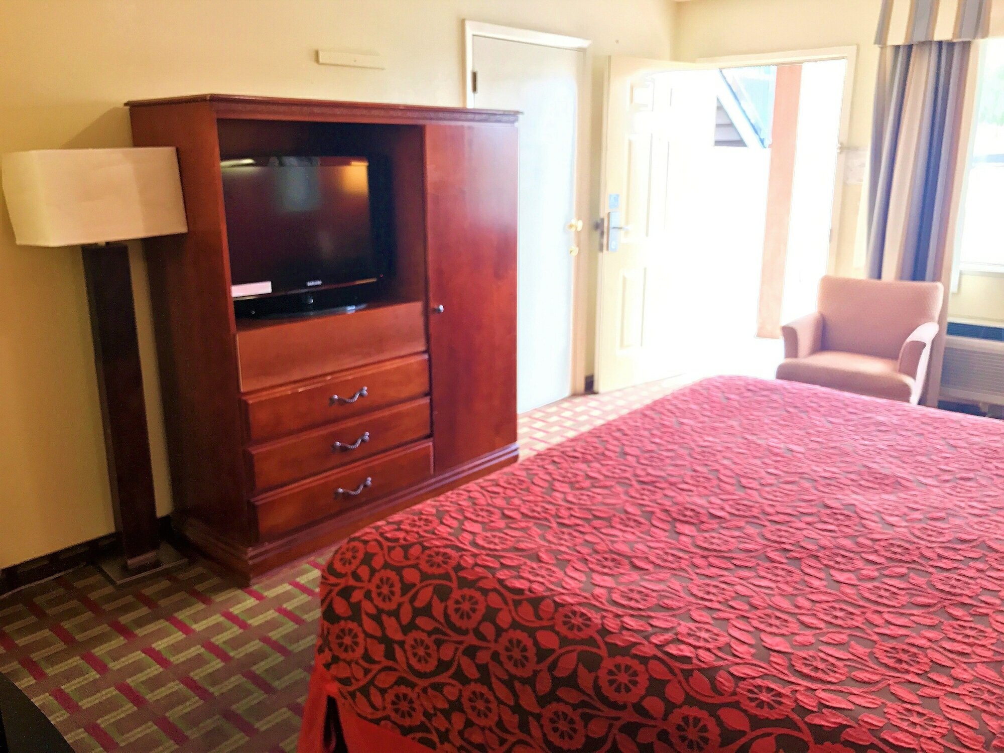 Фото Days Inn by Wyndham East Albuquerque