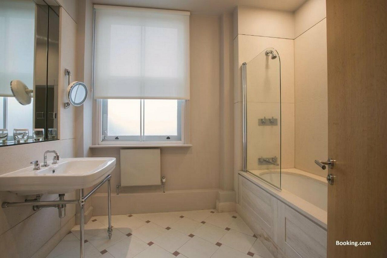 Фото Woodlands Park Hotel