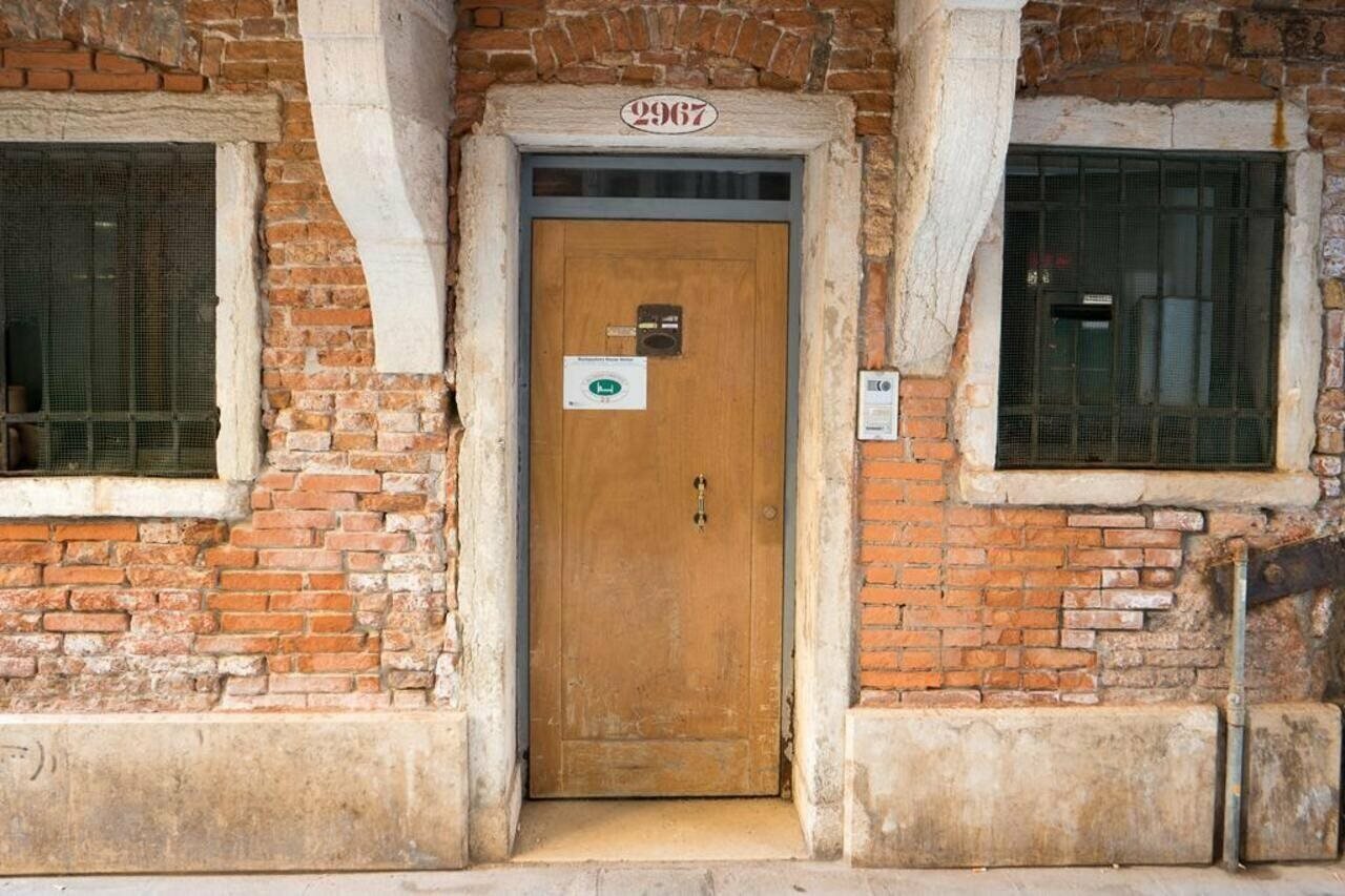 Фото Backpackers House Venice - Hostel