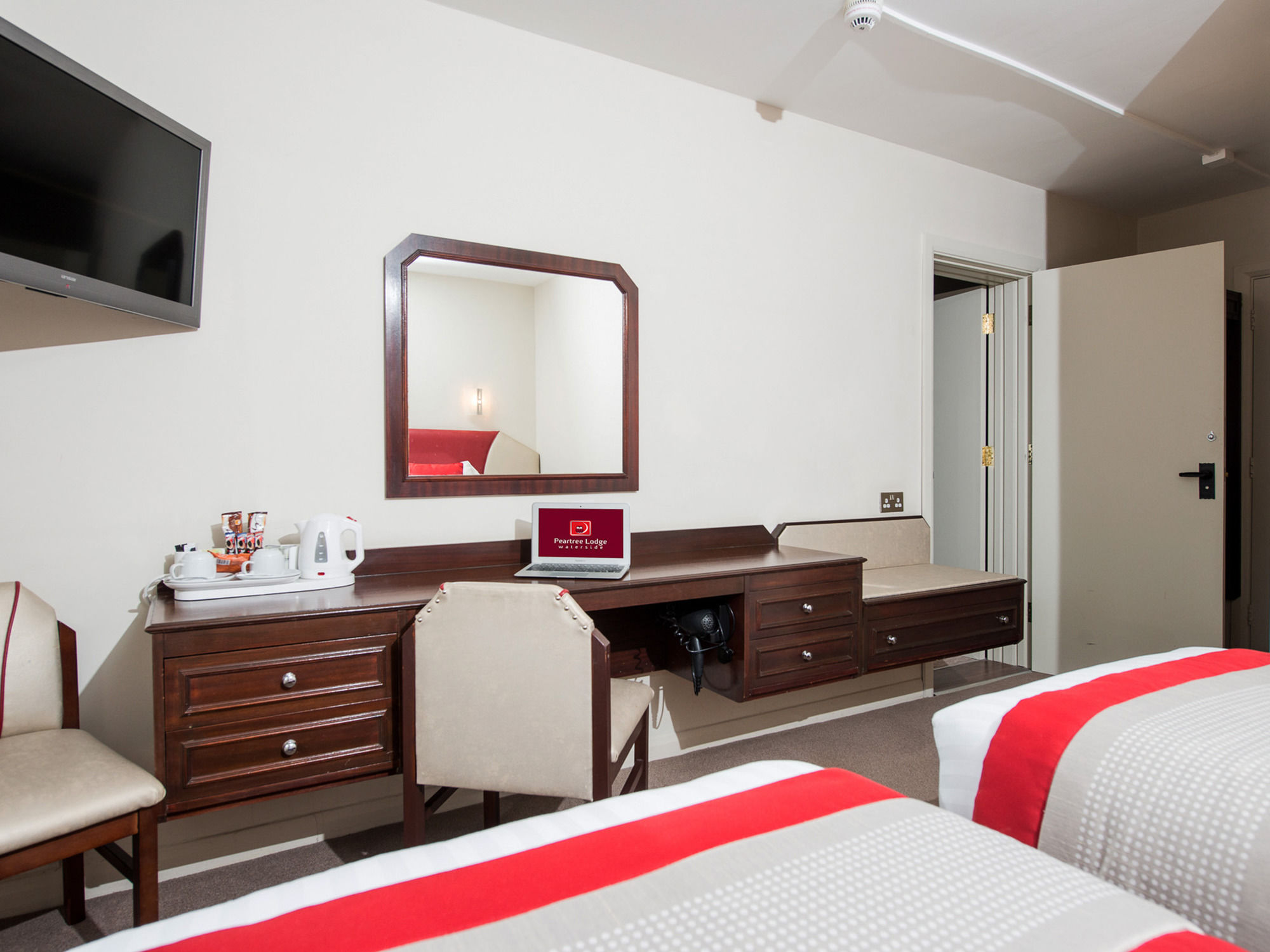 Фото Peartree Lodge Waterside
