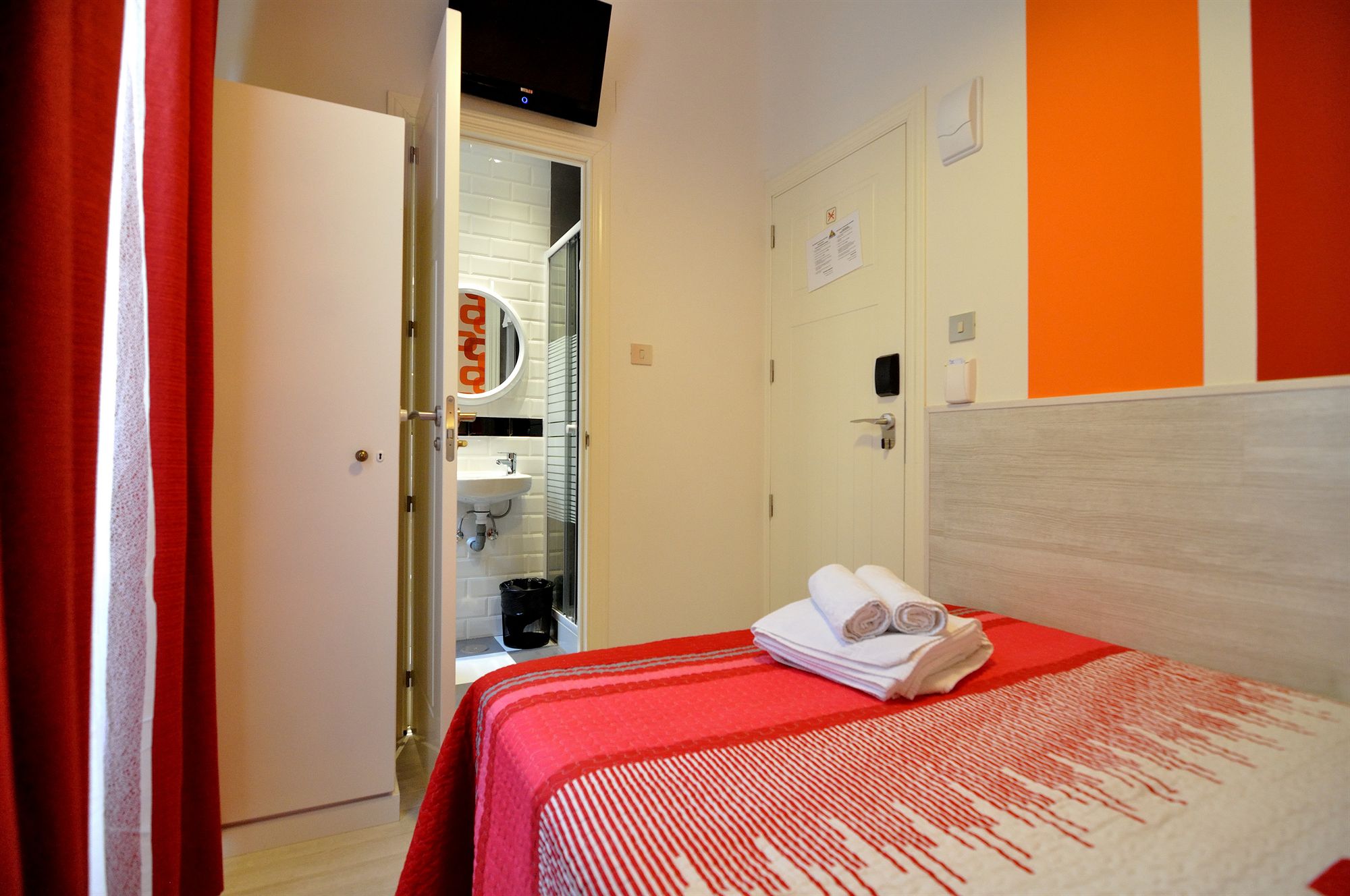 Фото Far Home Plaza Mayor Hostel