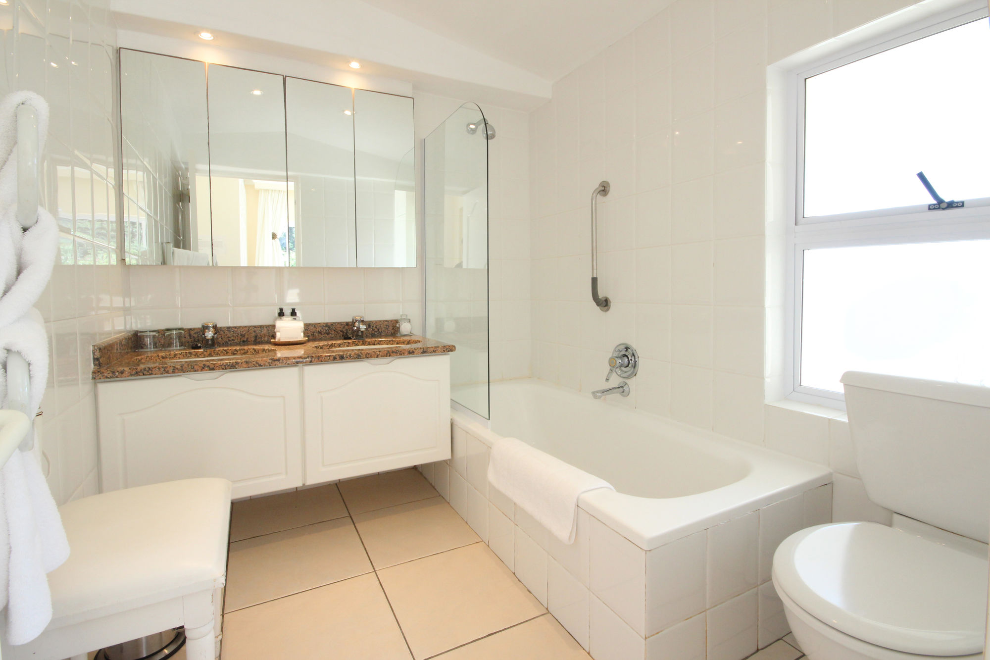 Фото Hermanus Beachfront Lodge