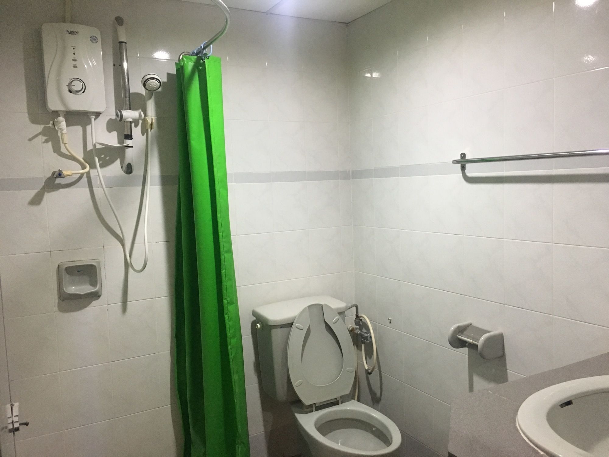 Фото Oyo 764 Hotel Famous Inn