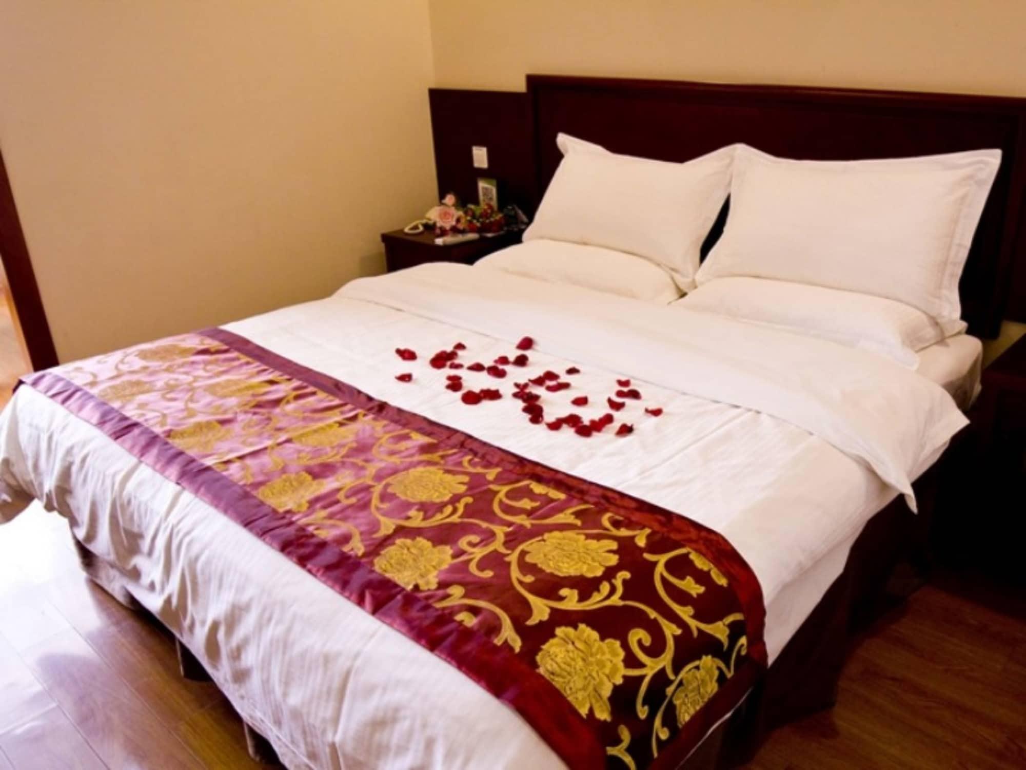 Фото GreenTree Inn Shanghai Hongqiao Hub Convention Center Jinghua Road Shell Hotel