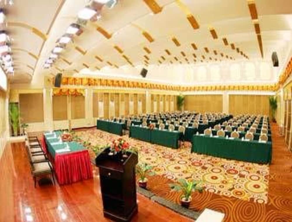 Фото Ramada Plaza Taian