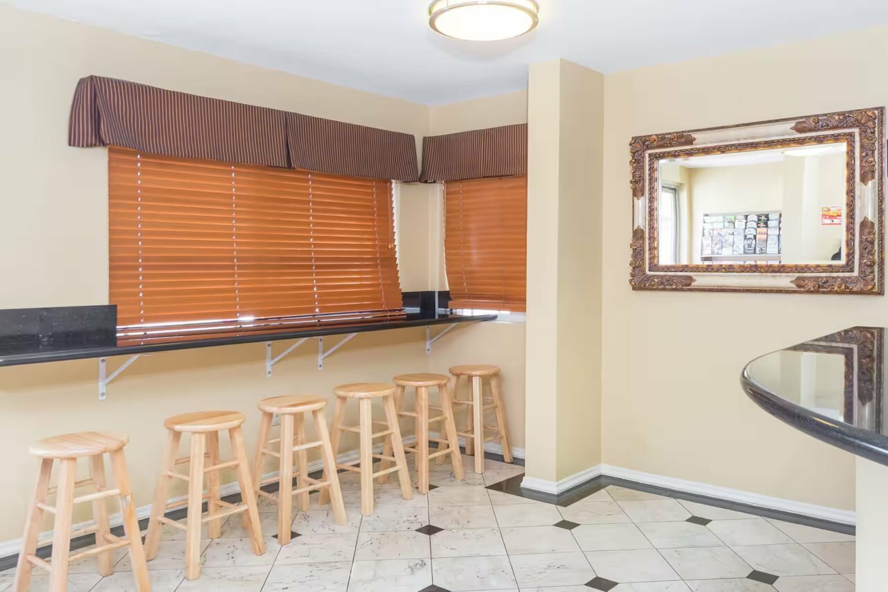 Фото Super 8 by Wyndham Azusa