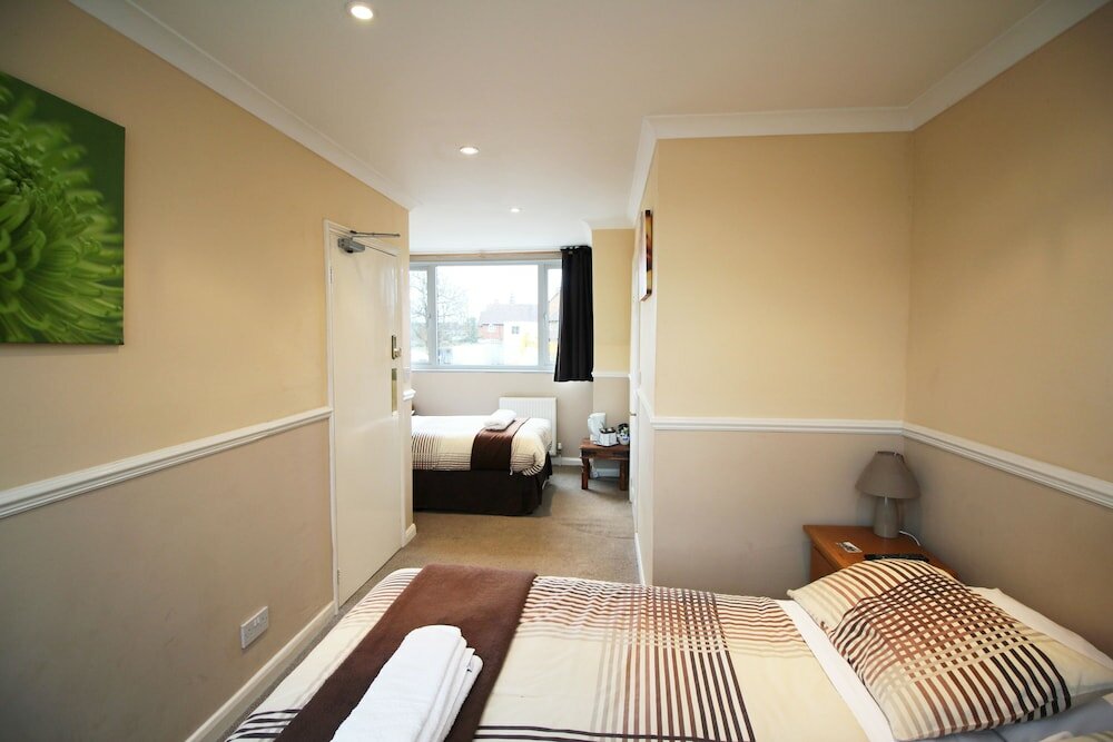 Фото Flexistay Ambers Gatwick Aparthotel