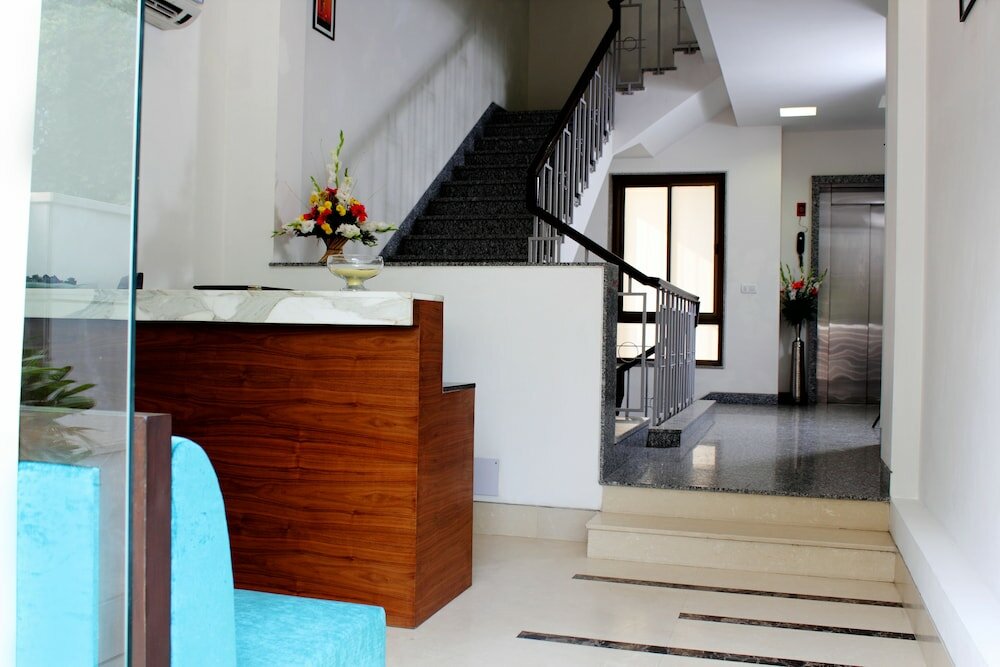 Фото Stately Suites MG Road