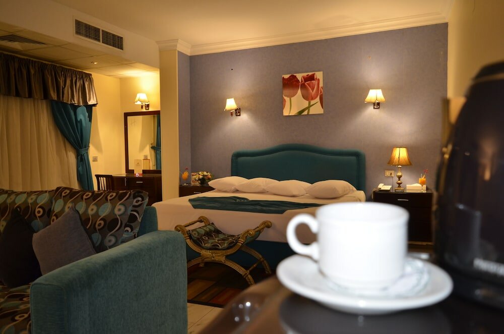 Фото Holidays Express Hotel