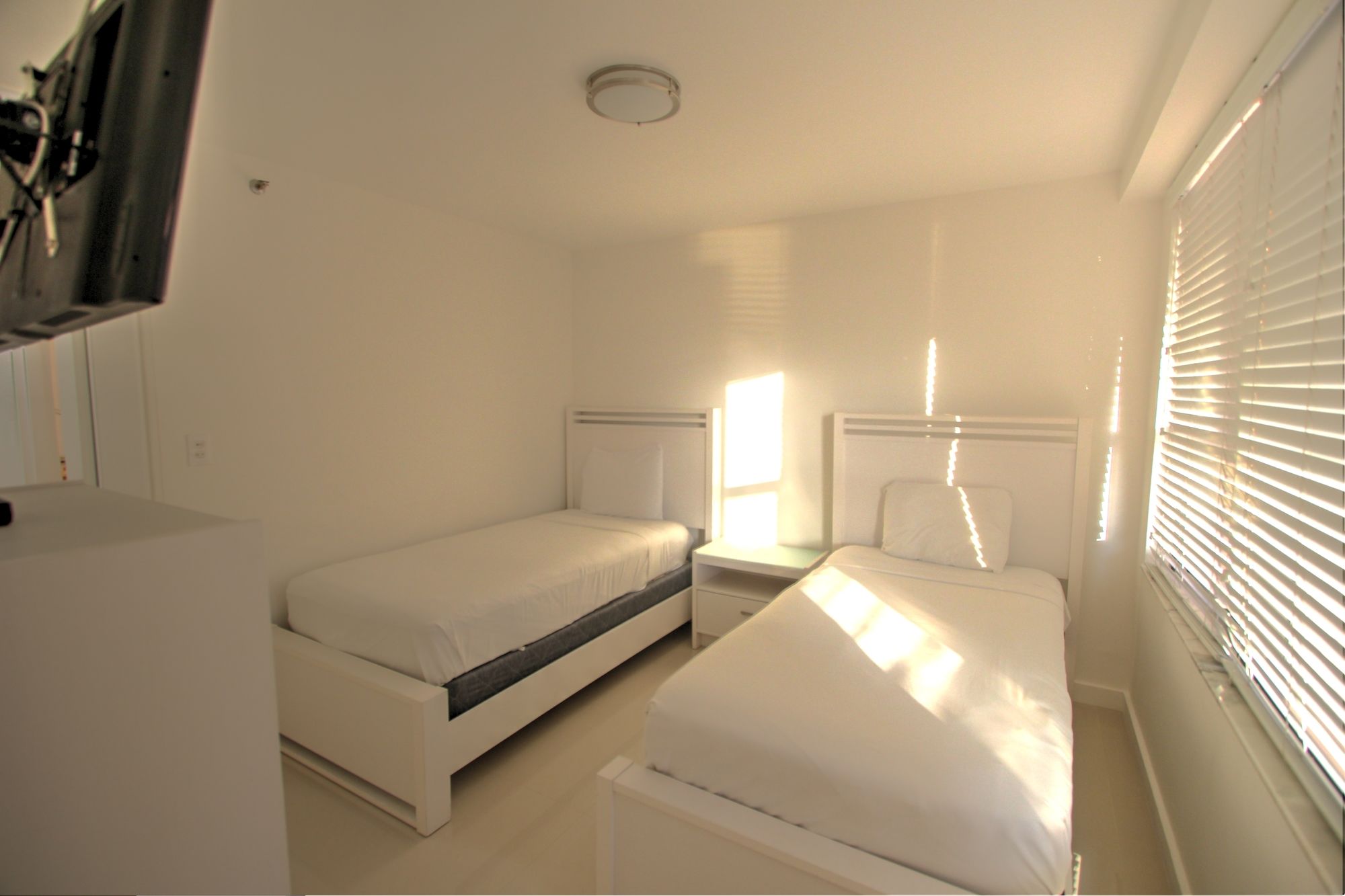 Фото Private Apartments by Vacations On Miami Beach