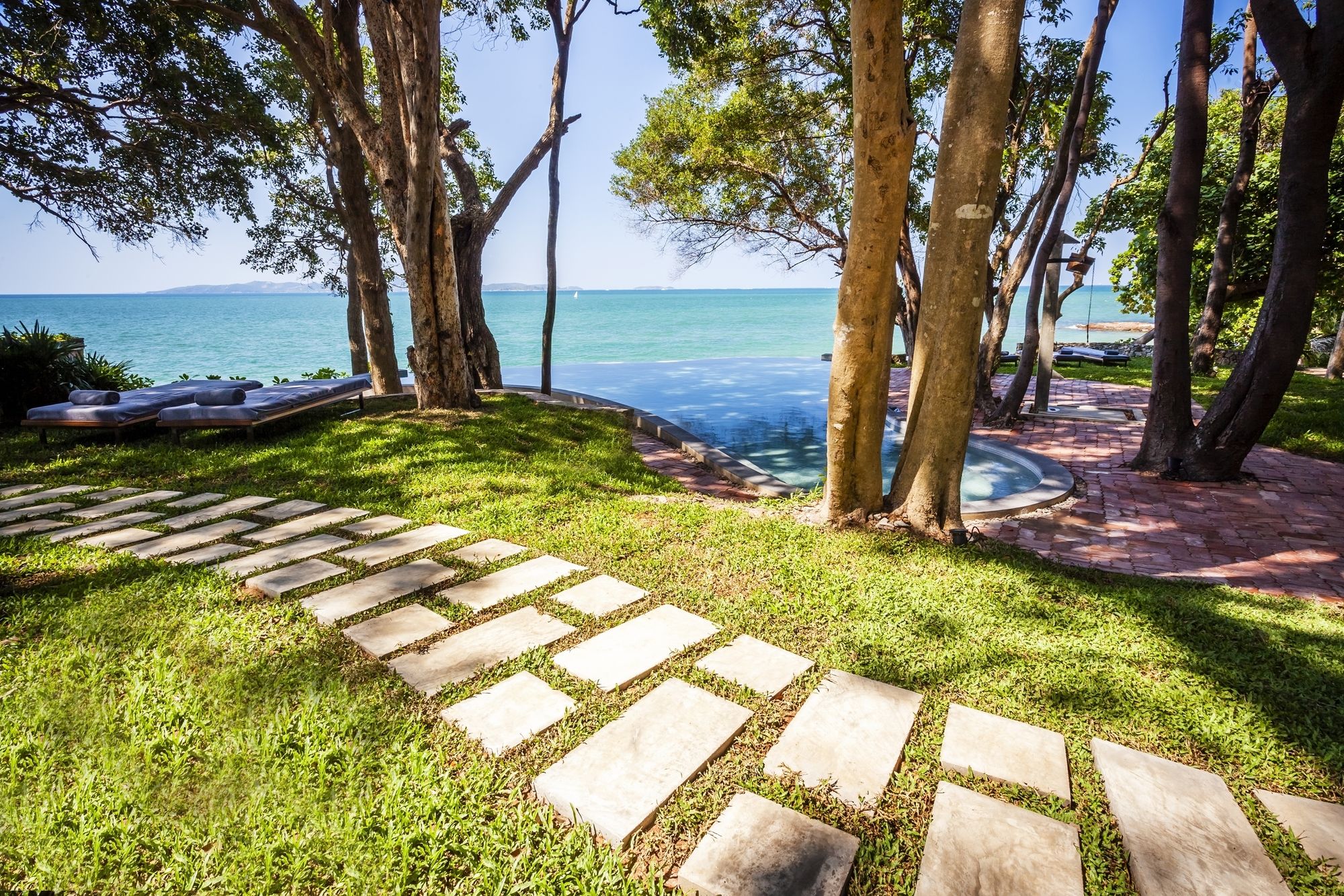 Фото The Monttra Pattaya