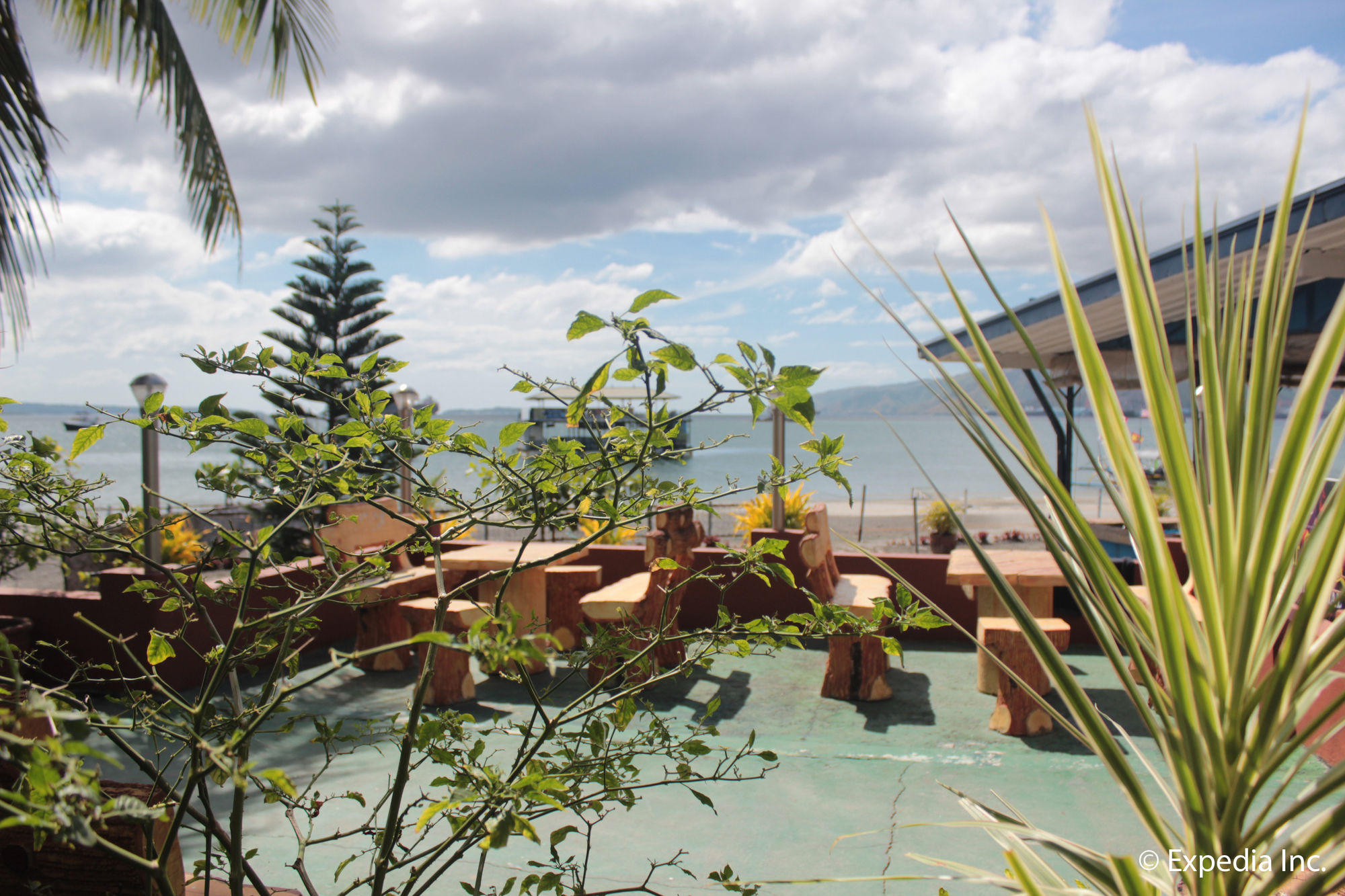 Фото Blue Rock Beach Resort