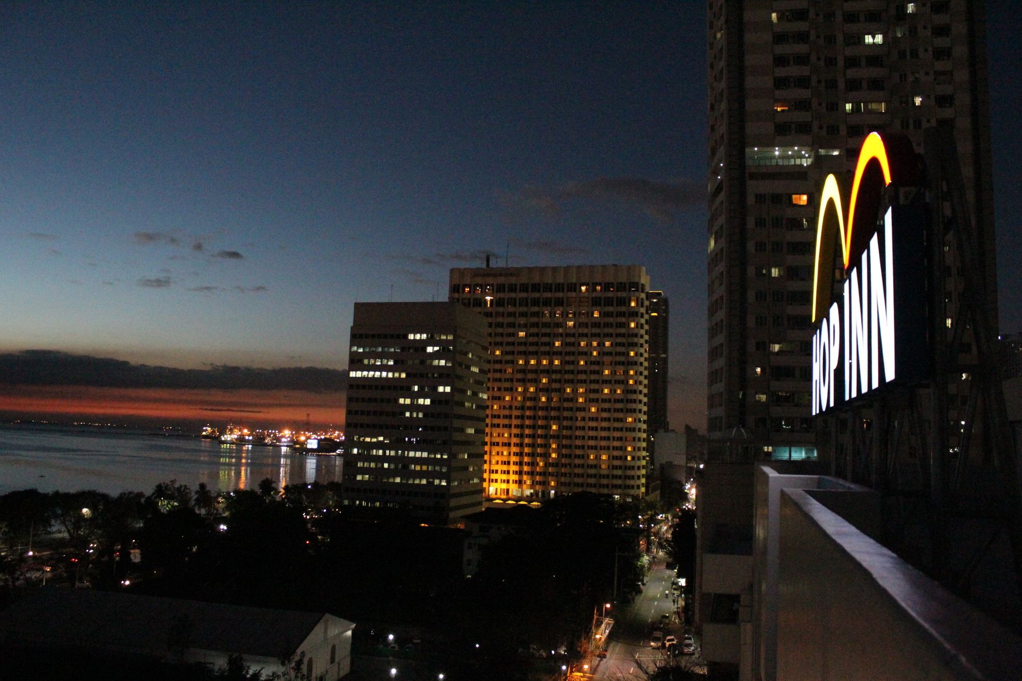 Фото Hop Inn Hotel Ermita Manila