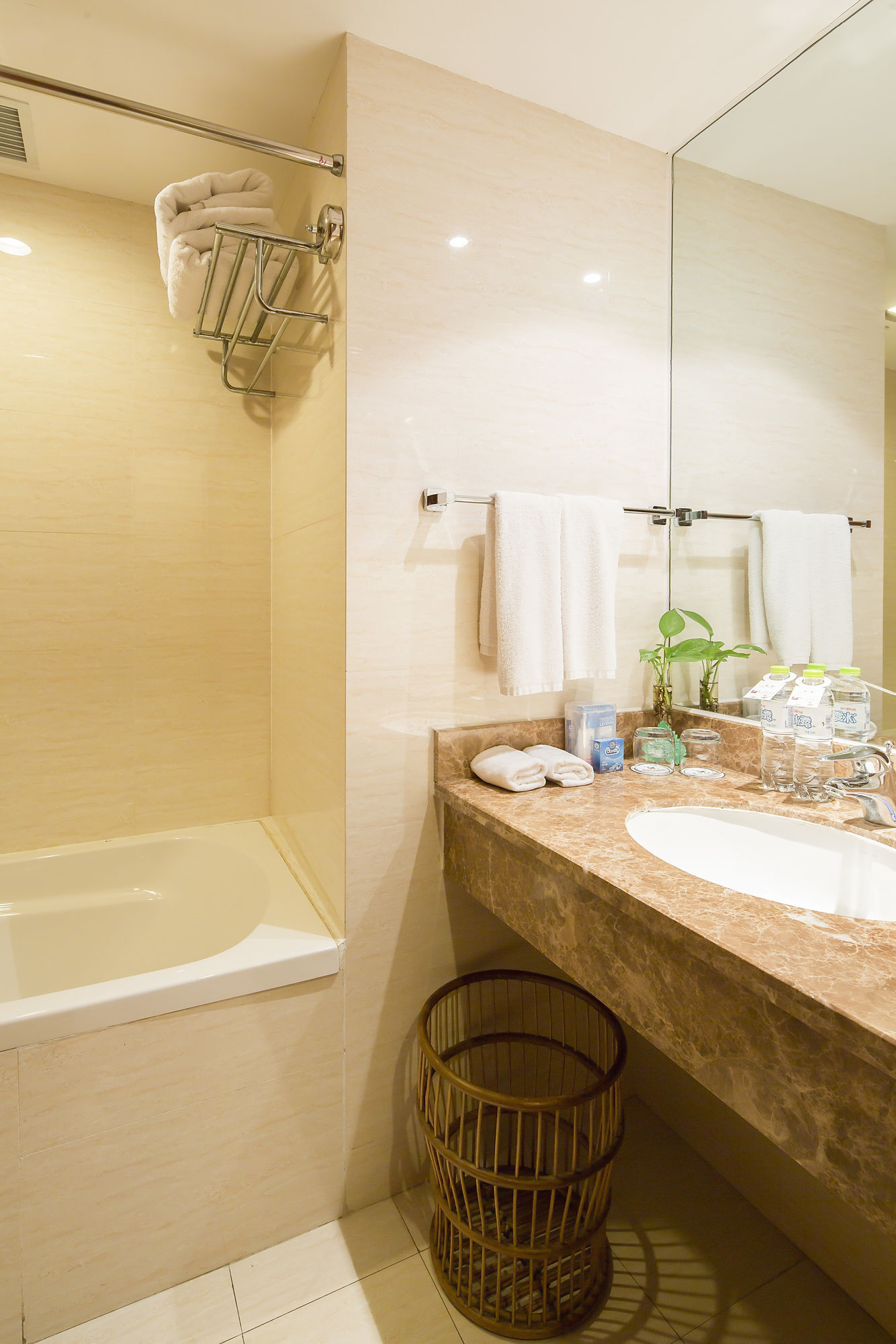 Фото Landison Plaza International Hotel Zhenjiang