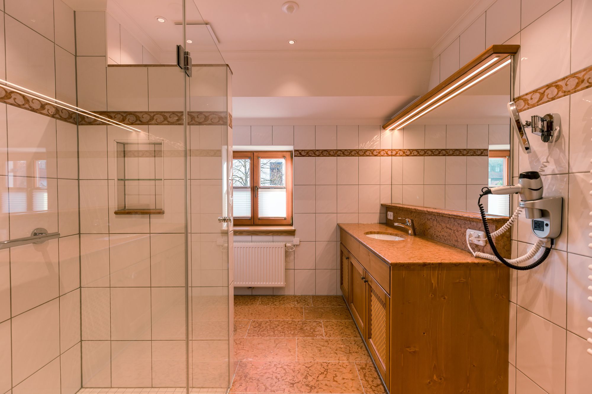 Фото Hotel & Gaststätte zum Erdinger Weißbräu