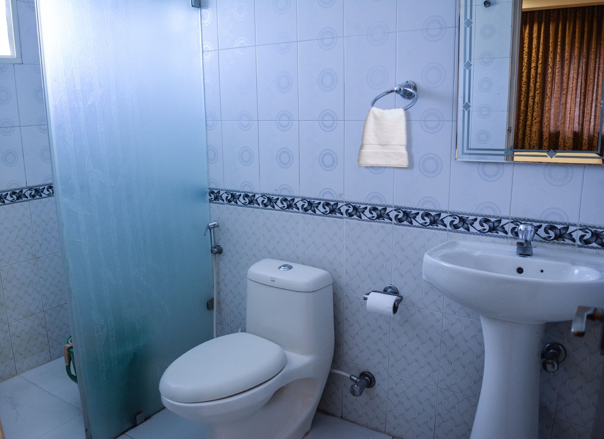 Фото Serene Boutique Hotel