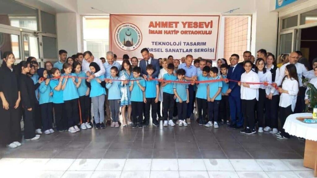 School Ahmet Yesevi Imam Hatip Middle School, Manisa, photo