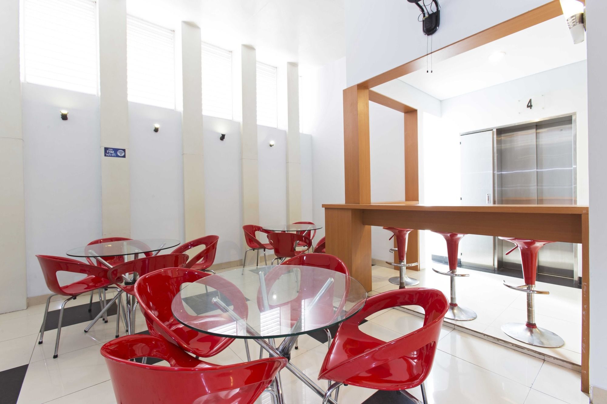 Фото RedDoorz near Thamrin City