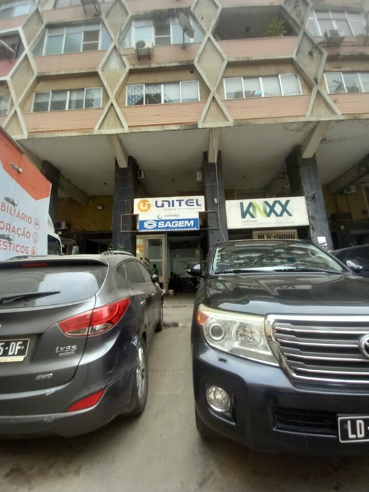 Mobile phone store Unitel, Loanda, photo