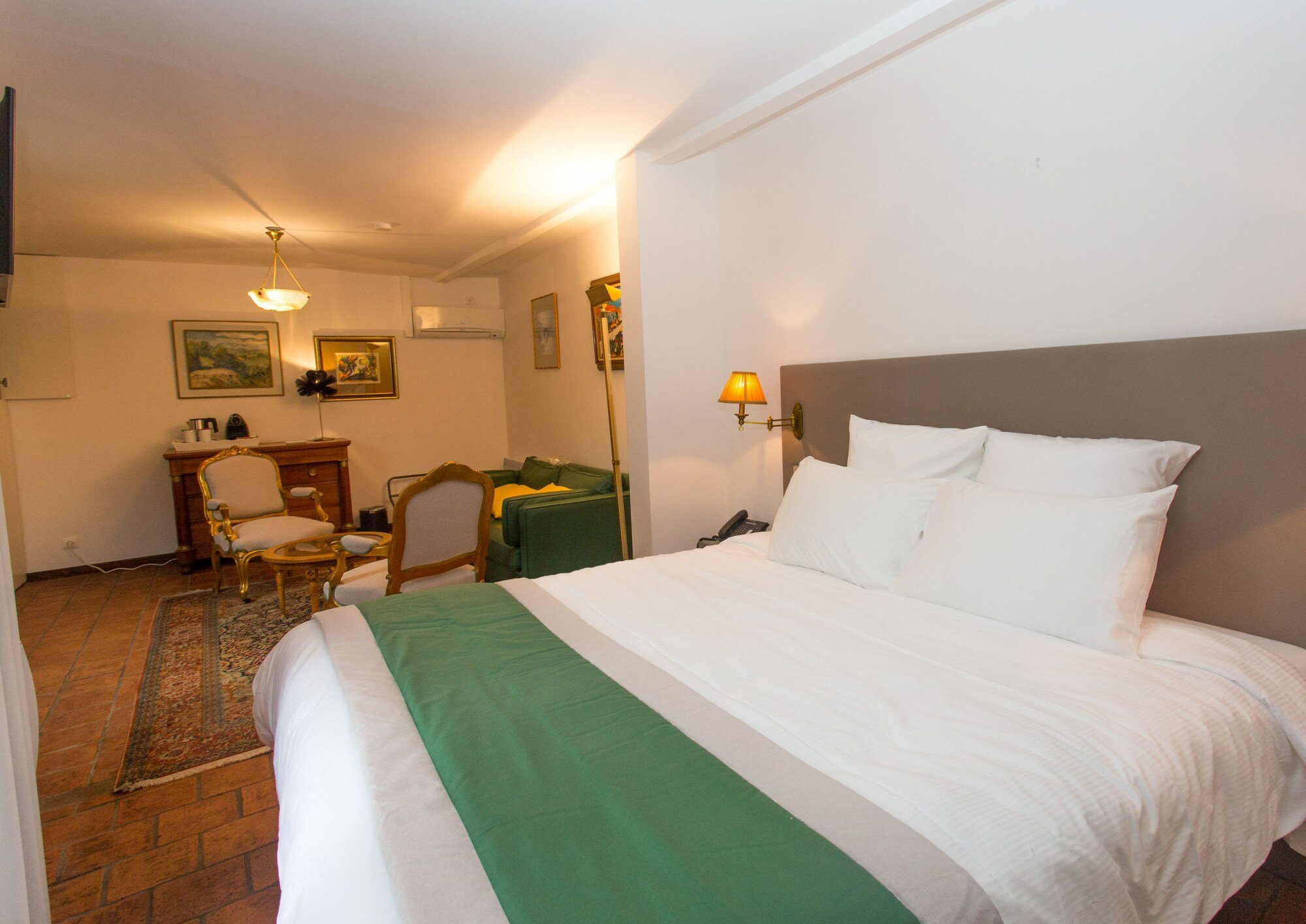 Фото Hôtel Au Charme Rabelaisien