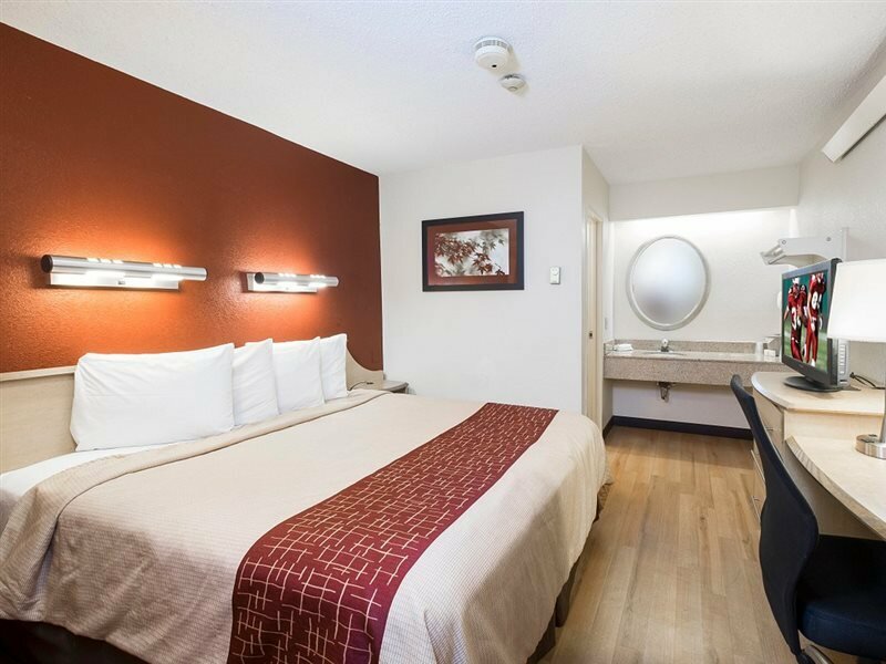 Фото Red Roof Inn Detroit - Warren