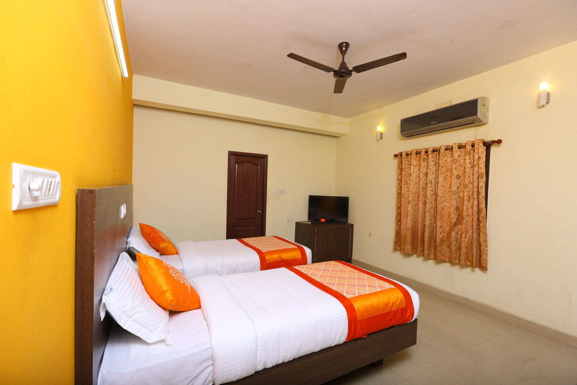 Фото Oyo 10356 Hotel Nachiappa Adyar Inn