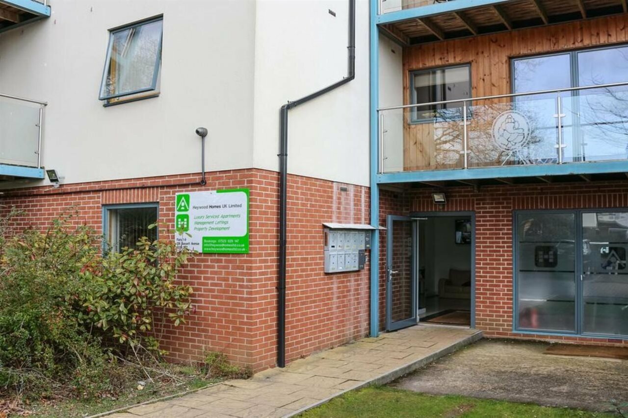 Фото Southampton Serviced Apartment