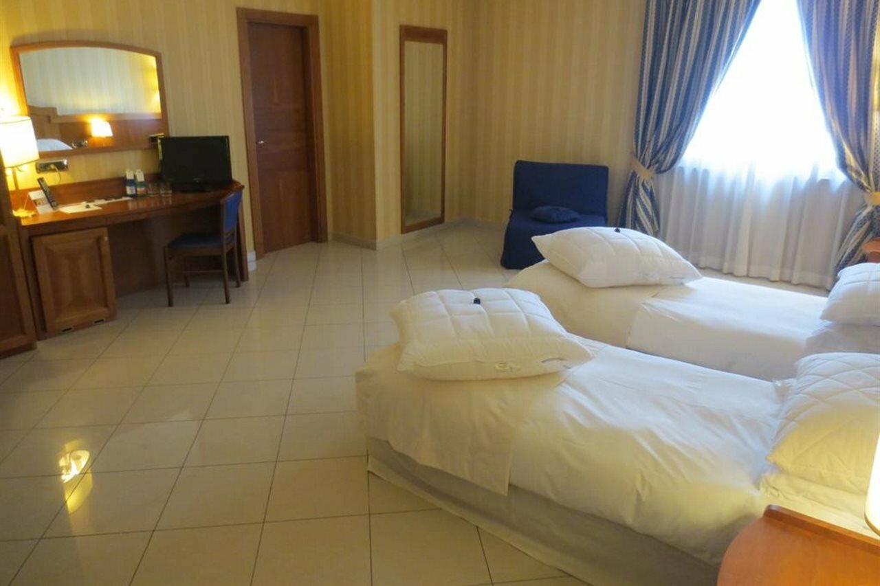 Фото Joyfull Hotel